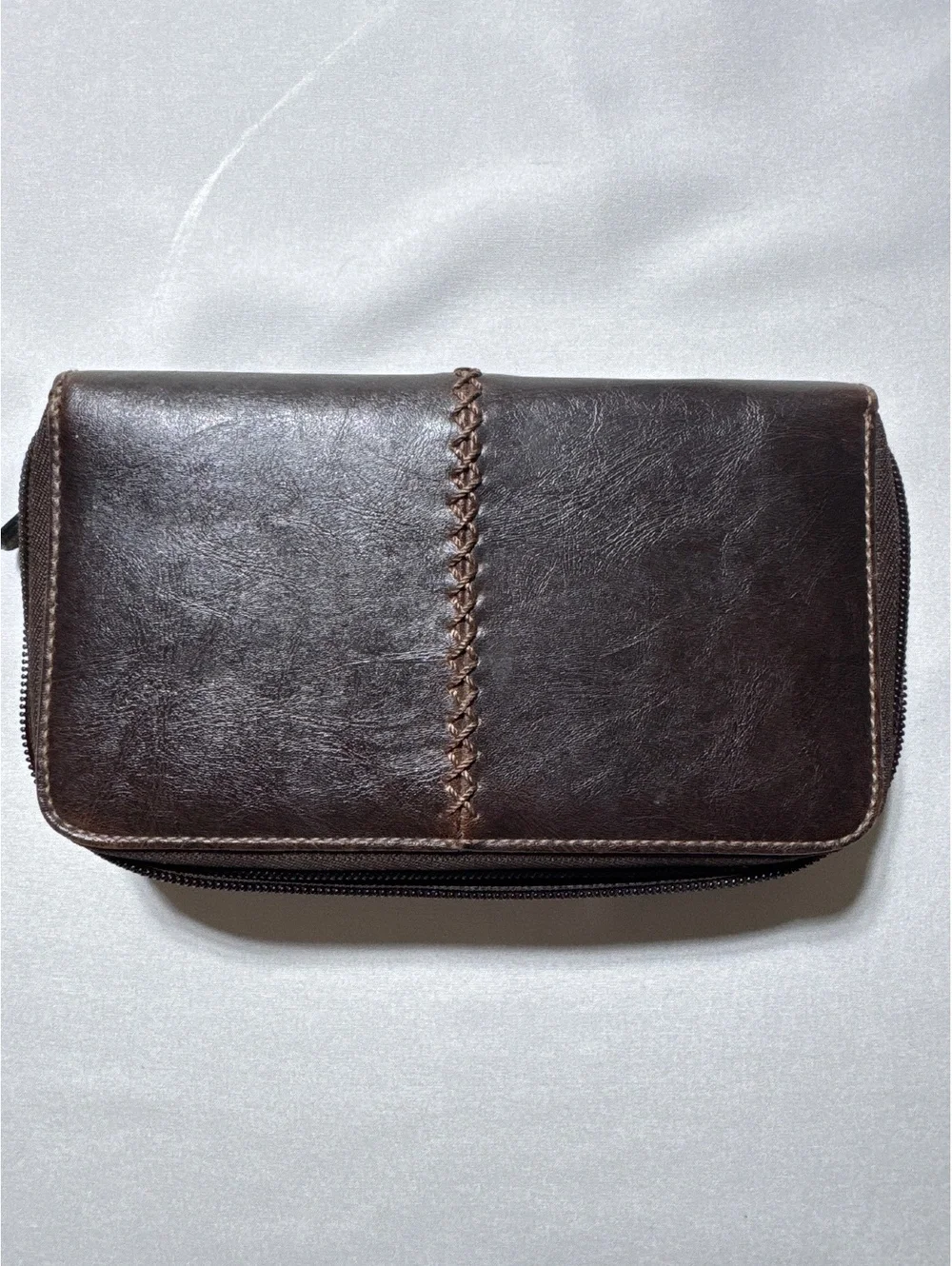 Vintage-Inspired Brown Leather Wallet with Built-in Solar-Po